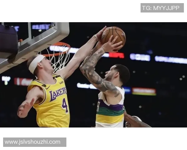 单刀时刻：足球球星突破防线的瞬间与精彩解说全记录