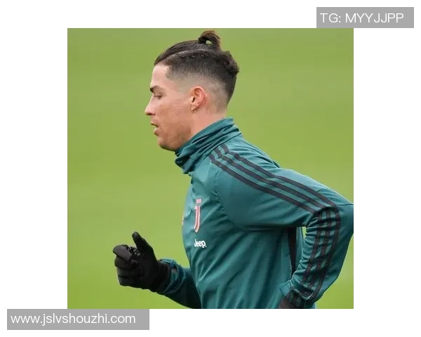 拥有小辫子独特发型的足球明星们展现个性与实力的精彩瞬间 拥有小辫子独特发型的足球明星们展现个性与实力的精彩瞬间