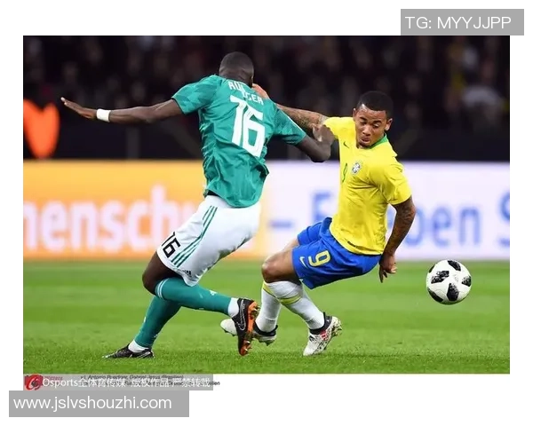 最新足球新星高清图片素材集 展现年轻球员风采与激情