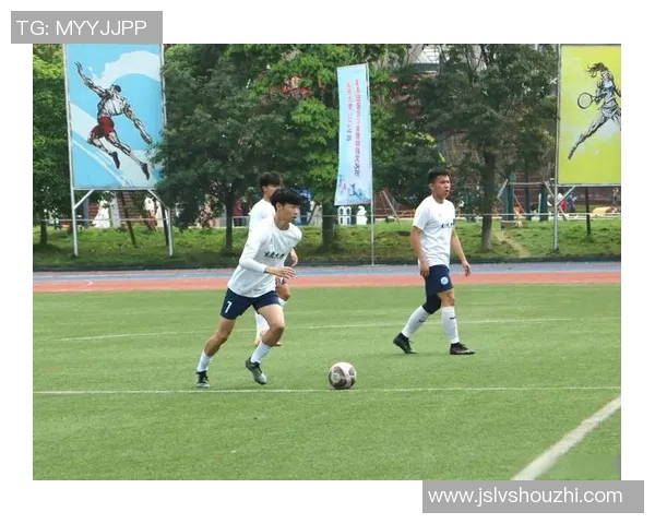 球星同款足球背心畅享运动激情打造绿茵场上时尚与性能结合