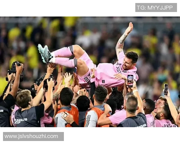 癌症斗士足球球星顽强拼搏故事激励无数球迷勇敢面对人生