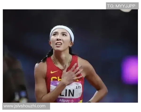 足球女球星风采尽显:展现她们在赛场上英姿飒爽的精彩瞬间 足球女球星风采尽显:展现她们在赛场上英姿飒爽的精彩瞬间