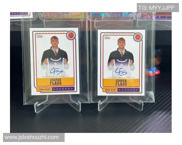 足球手雷盒球星卡开包揭秘 难得一见的珍稀卡片与隐藏惊喜