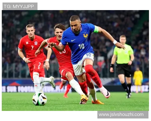 足球明星常穿运动鞋价格揭秘一般球员选择与品牌差异分析