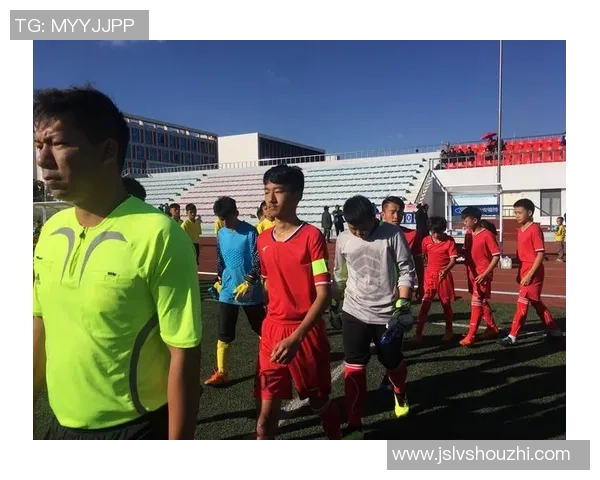 足球星卡一包出队套全新挑战打造属于你的冠军阵容